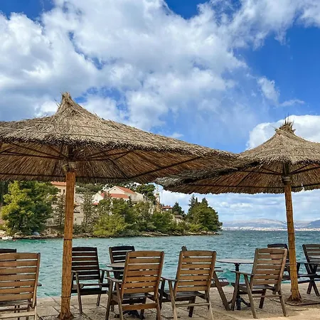 Stunning In With Wifi بوستيرا