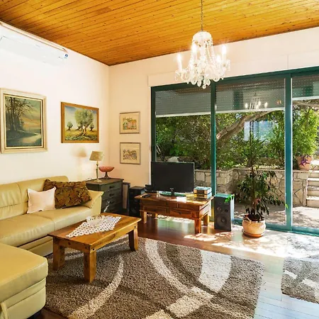 Stunning In With Wifi * بوستيرا