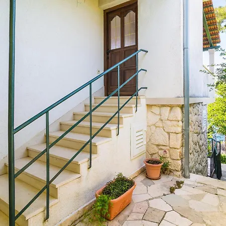 Stunning In With Wifi * بوستيرا